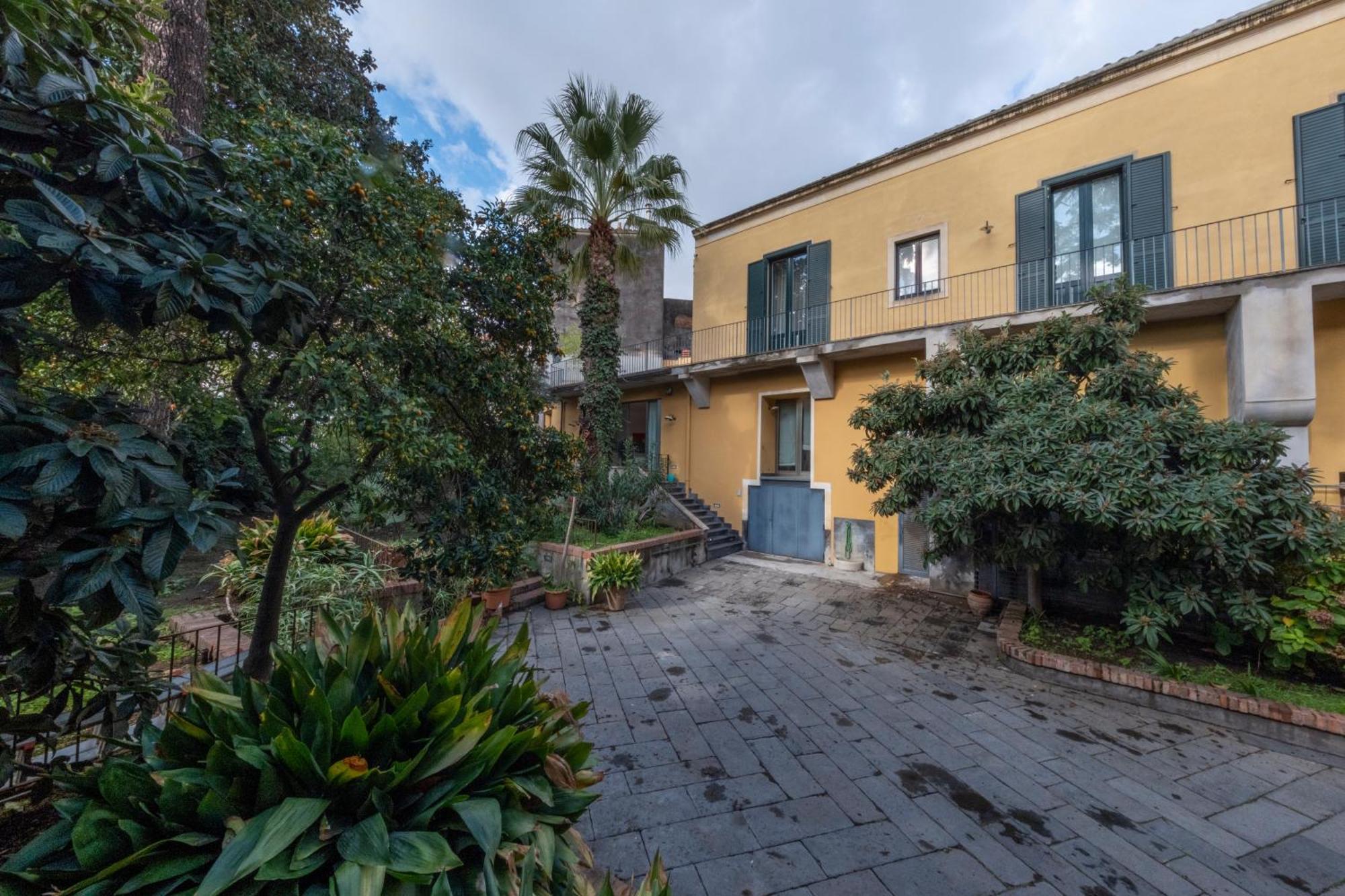 La Corte Dei Nespoli Acireale Exterior photo